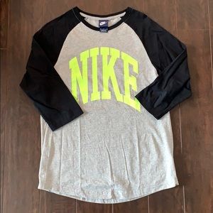 Nike quarter sleeves shirt